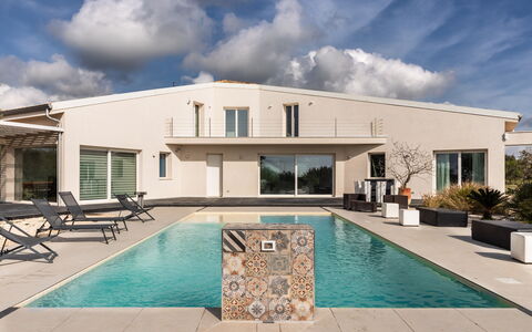 Pizzuta Country House: Schwimmbad, Wohngebiet, Zuhause, Haus, Estate, Verbundwerkstoff, Resort, Villa, Schatten, Beton