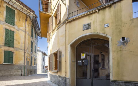 La Giuseppina: Wand, Nachbarschaft, Die Architektur, Verbundwerkstoff, Zuhause, Tür, Eisen, Wohnung, Balkon