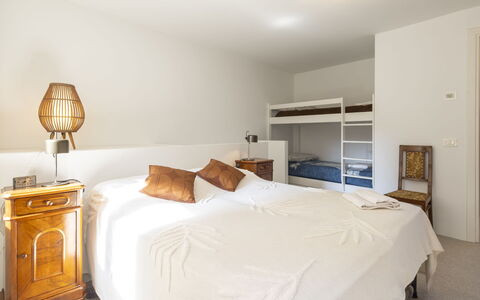 La Giuseppina: Möbel, Bett, Interior Design, Schlafzimmer, Bedding, Wand, Fussboden, Flooring, Bettdecke, Zimmer