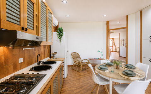 Villa Billona: Interior Design, Flooring, Möbel, Wand, Holz, Küche, Fussboden, Decke, Countertop, Cabinetry