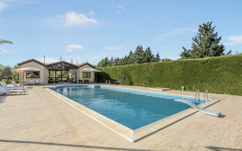 Villa Billona: Schwimmbad, Resort, Freizeit, Verbundwerkstoff, Estate, Schatten, Gartenmöbel, Villa, Eco Hotel, Hotel