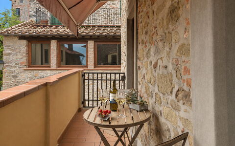 La Casa del Grillo Parlante: Wand, Interior Design, Zuhause, Möbel, Stuhl, Zimmerpflanze, Holzbeize, Blumentopf, Balkon, Küche & Esszimmer Tisch