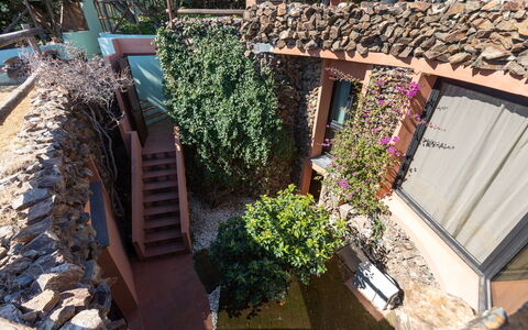 Villa Boi: Wand, Die Architektur, Steinwand, Garten, Schatten, Landscaping, Hazienda, Hinterhof
