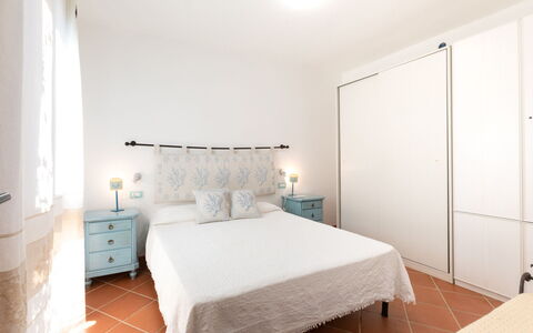 Villa Boi: Interior Design, Schlafzimmer, Möbel, Flooring, Fussboden, Bett, Zimmer, Bettdecke, Decke, Bedding