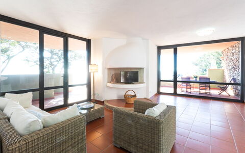 Villa Boi: Möbel, Interior Design, Flooring, Fussboden, Holz, Decke, Wohnzimmer, Zimmer, Couch, Tabelle
