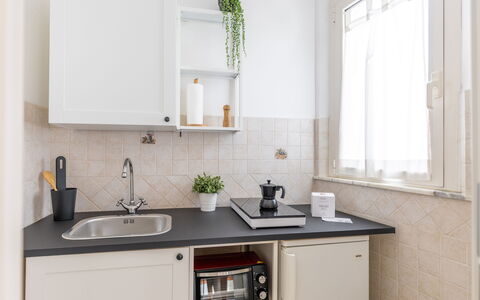 Fano Mare: Küche, Countertop, Küchengerät, Cabinetry, Interior Design, Major Appliance, Möbel, Haushaltsgerät, Armatur, Zapfhahn