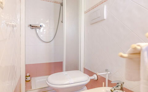 Fano Mare: Interior Design, Flooring, Fussboden, Zimmer, Decke, Armatur, Badezimmer, Installation, Toilette, Zapfhahn