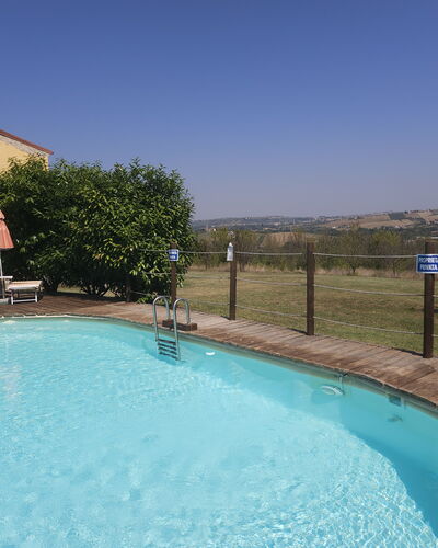 Casale dei Ciliegi: Blau, Schwimmbad, Gartenmöbel, Wohngebiet, Möbel, Menschliche Siedlung, Resort, Eco Hotel, Stuhl, Hazienda