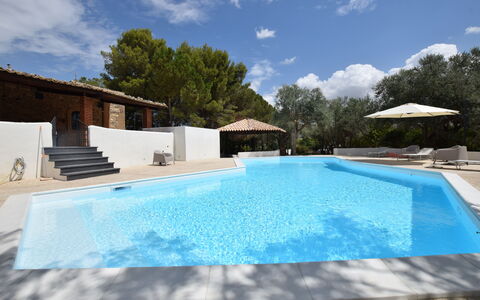 Villa Chiaramonte Gulfi: Blau, Schwimmbad, Verbundwerkstoff, Resort, Schatten, Eco Hotel, Thermae, Estate, Hazienda, Water Feature