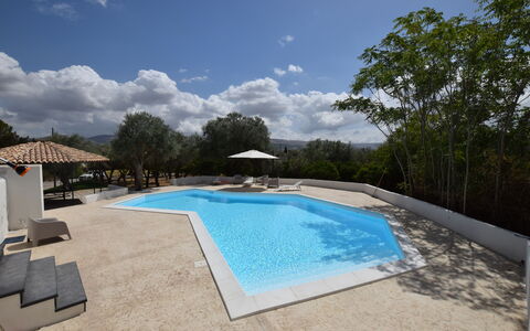 Villa Chiaramonte Gulfi: Schwimmbad, Resort, Verbundwerkstoff, Schatten, Estate, Thermae, Eco Hotel, Landscaping, Gartenmöbel, Hazienda