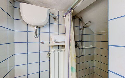 Lucia e Francesco: Armatur, Interior Design, Flooring, Fussboden, Badezimmer, Installation, Sinken, Zimmer, Zapfhahn, Fliese