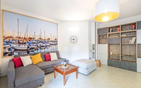 Corte Marina Apartment: Interior Design, Möbel, Flooring, Fussboden, Couch, Zimmer, Wohnzimmer, Decke, Beleuchtung, Wohnung