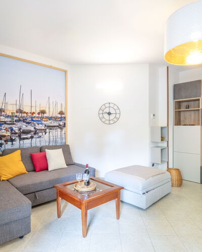 Corte Marina Apartment: Interior Design, Möbel, Flooring, Fussboden, Couch, Zimmer, Wohnzimmer, Decke, Beleuchtung, Wohnung