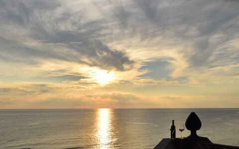 Appartamento Tramonto sul Mare: Himmel, Horizont, Wasser, Wolke, Daytime, Gewässer, Wasservorräte, Meer, Sonnenuntergang