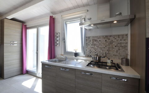 Appartamento Tramonto sul Mare: Küche, Armatur, Spüle, Sinken, Countertop, Major Appliance, Zapfhahn, Interior Design, Küchengerät, Installation