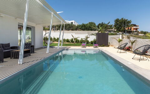 A Casa di Chica: Schwimmbad, Gartenmöbel, Resort, Verbundwerkstoff, Schatten, Eco Hotel, Landscaping, Estate, Sonnenliege, Stuhl