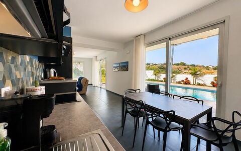 A Casa di Chica: Möbel, Interior Design, Flooring, Küche, Beleuchtung, Stuhl, Tabelle, Küche & Esszimmer Tisch, Fussboden, Countertop