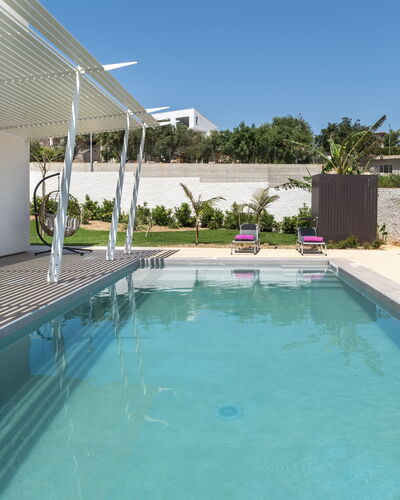 A Casa di Chica: Schwimmbad, Gartenmöbel, Resort, Verbundwerkstoff, Schatten, Eco Hotel, Landscaping, Estate, Sonnenliege, Stuhl