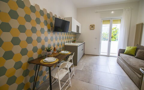 Elementi Luxury Otranto: Interior Design, Flooring, Möbel, Fussboden, Decke, Zimmer, Stuhl, Küche & Esszimmer Tisch, Küche, Holzbeize