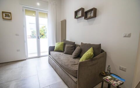 Elementi Luxury Otranto: Möbel, Interior Design, Flooring, Fussboden, Holz, Couch, Zimmer, Wohnzimmer, Zuhause, Beleuchtung