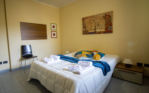 Nicoletta'S House in Otranto: Möbel, Interior Design, Wand, Bett, Flooring, Fussboden, Holz, Schlafzimmer, Zimmer, Bettdecke