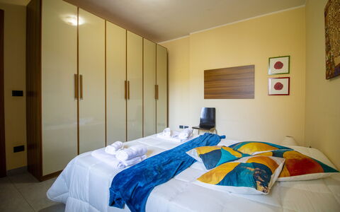 Nicoletta'S House in Otranto: Interior Design, Bett, Schlafzimmer, Flooring, Fussboden, Holz, Möbel, Bettdecke, Zimmer, Decke