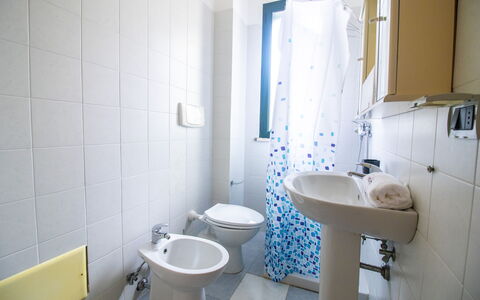 Nicoletta'S House in Otranto: Interior Design, Flooring, Fussboden, Zimmer, Decke, Wohnung, Armatur, Fliese, Stuhl, Hotel