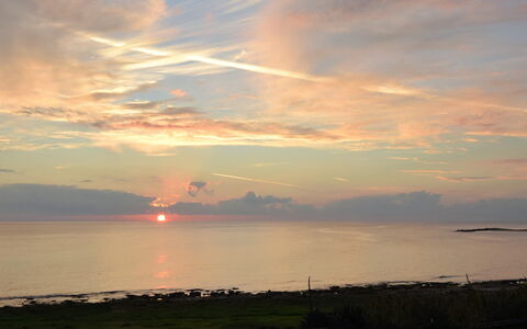 Punta Braccetto Fronte Mare: Himmel, Wolke, Horizont, Daytime, Wasservorräte, Afterglow, Sonnenuntergang, Dämmerung, Orange