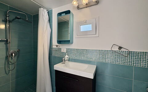 Punta Braccetto Fronte Mare: Armatur, Wand, Interior Design, Badezimmer, Flooring, Bad Sink, Sinken, Fussboden, Zapfhahn, Installation