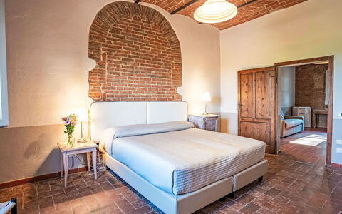 Grosseto 830: Wand, Backstein, Interior Design, Möbel, Decke, Mauerwerk, Zimmer, Schlafzimmer, Bettrahmen, Bett