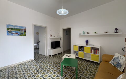 Villa Sole Mare: Flooring, Fussboden, Interior Design, Zimmer, Decke, Wohnung, Fliese, Regale, Formen