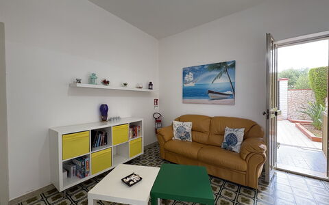 Villa Sole Mare: Möbel, Interior Design, Flooring, Fussboden, Wand, Holz, Zimmer, Decke, Couch, Wohnzimmer