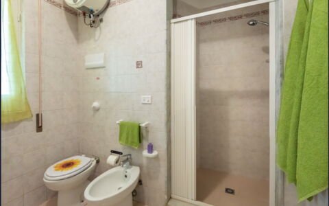 Villa Sole Mare: Flooring, Fussboden, Armatur, Interior Design, Sinken, Zimmer, Bad Sink, Installation, Zapfhahn, Badezimmer