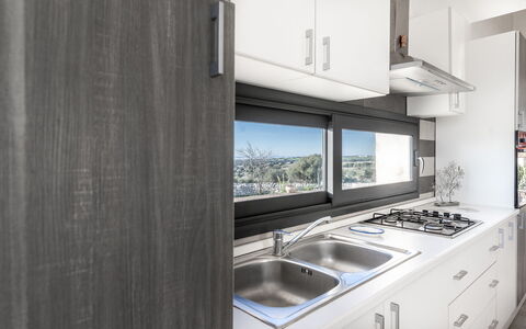 Villa Costa: Küche, Countertop, Küchengerät, Interior Design, Major Appliance, Cabinetry, Sinken, Haushaltsgerät, Herd, Spüle