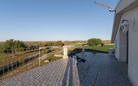 Villa Costa: Himmel, Verbundwerkstoff, Zaun, Schatten, Geländer, Home Fechten