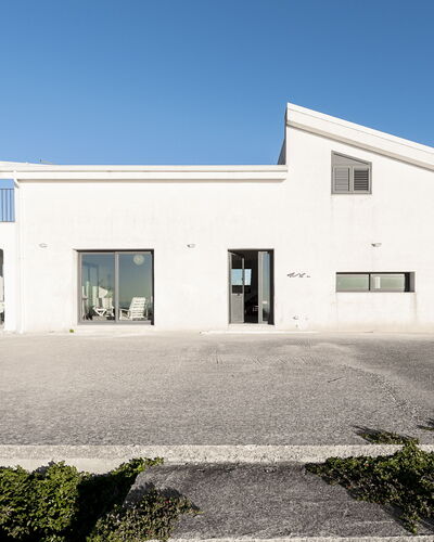 Villa Costa: Himmel, Die Architektur, Zuhause, Verbundwerkstoff, Estate, Beton, Auffahrt, Gips, Villa