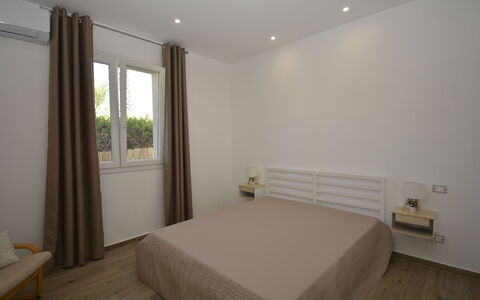 Villa Benvenuti al Sud: Möbel, Interior Design, Bett, Schlafzimmer, Wand, Fussboden, Flooring, Holz, Bettdecke, Bedding