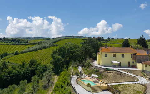 Villa i Fiori: Estate, Eco Hotel, Gartenmöbel, Stuhl, Villa, Schwimmbad, Resort, Bauernhaus, Ferienort, Hinterhof