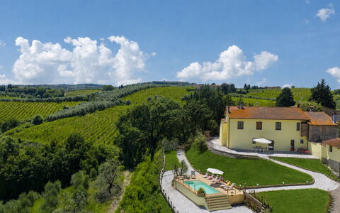 Villa i Fiori: Gartenmöbel, Estate, Eco Hotel, Schwimmbad, Villa, Resort, Stuhl, Hotel, Hazienda, Regenschirm