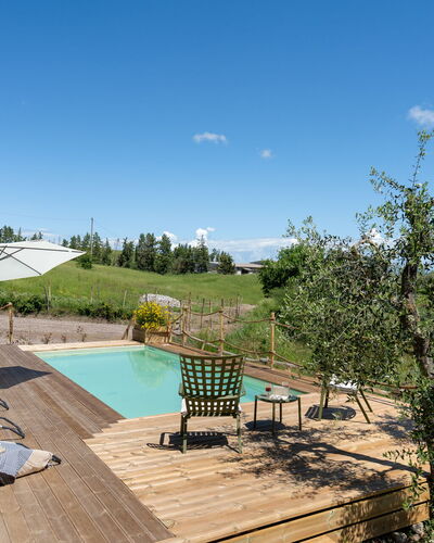 Villa i Fiori: Schwimmbad, Gartenmöbel, Garten, Möbel, Sonnenliege, Regenschirm, Resort, Stuhl, Deck, Eco Hotel