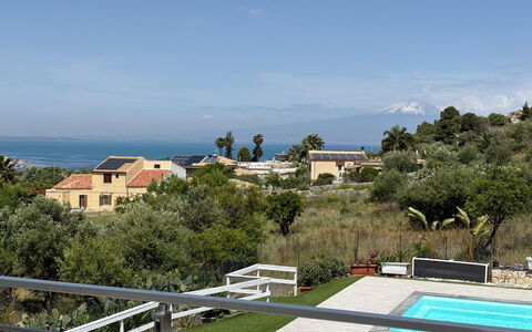 Rari House: Baum, Schwimmbad, Resort, Schatten, Eco Hotel, Gartenmöbel, Freizeit, Estate, Landscaping