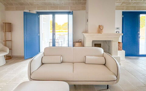 Tenuta Emma: Möbel, Interior Design, Couch, Flooring, Fussboden, Stuhl, Wohnzimmer, Komfort, Wohnung
