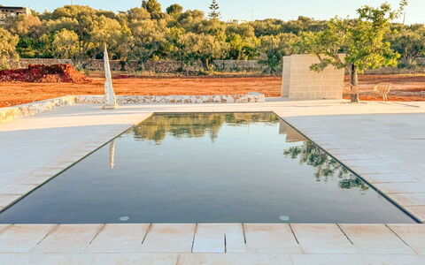 Tenuta Emma: Verbundwerkstoff, Reflexion, Schwimmbad, Water Feature, Reflecting Pool, Fliese, Teich, Walkway, Flagstone, Schatten