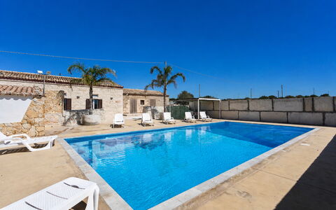 L'Oasi di Salvo: Blau, Schwimmbad, Resort, Hotel, Ferienort, Freizeitzentrum, Villa, Strandresort