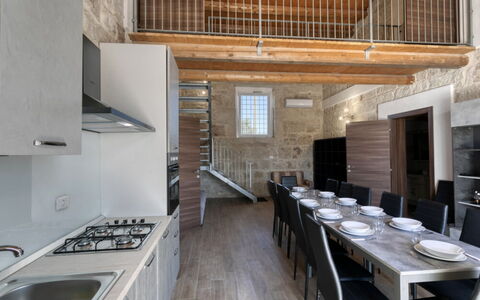 L'Oasi di Salvo: Flooring, Interior Design, Fussboden, Möbel, Decke, Wohnung, Hartholz, Holzboden, Küche, Stuhl