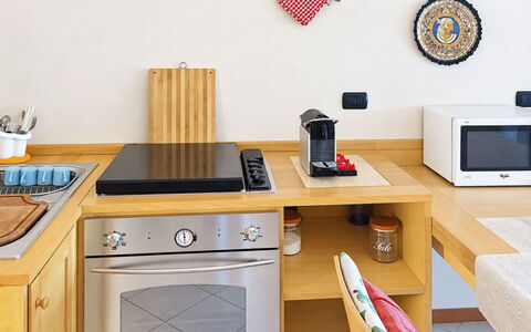 Coniglio Beach: Küche, Küchengerät, Major Appliance, Holz, Möbel, Haushaltsgerät, Herd, Countertop, Kleingeräte, Herd
