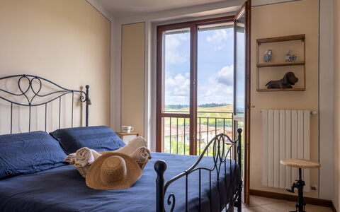 Terrazza sulla Luna, Casciana Terme: Bett, Schlafzimmer, Bedding, Interior Design, Bettdecke, Möbel, Holz, Zimmer, Linens, Bettrahmen