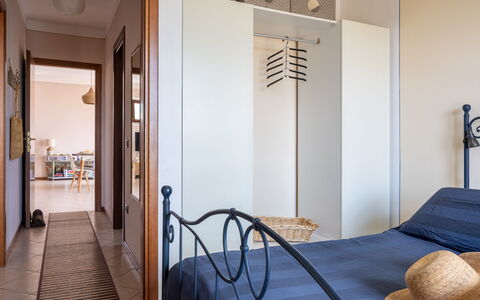 Terrazza sulla Luna, Casciana Terme: Möbel, Interior Design, Flooring, Fussboden, Bett, Wand, Schlafzimmer, Holz, Zimmer, Decke