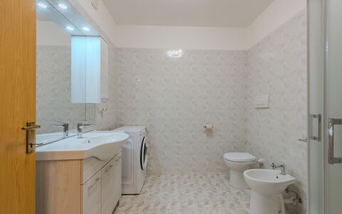 Nala: Flooring, Fussboden, Interior Design, Armatur, Badezimmer, Decke, Bad Sink, Installation, Sinken, Zapfhahn