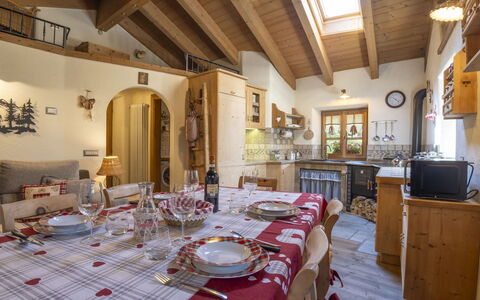 Chalet Ralon: Möbel, Interior Design, Decke, Haus, Tabelle, Zuhause, Stuhl, Küche & Esszimmer Tisch, Esszimmer, Zimmer